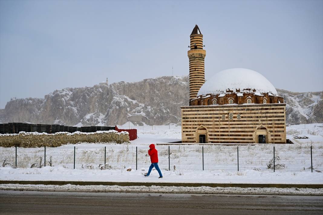 Tarihi yapılar karla kaplandı 12